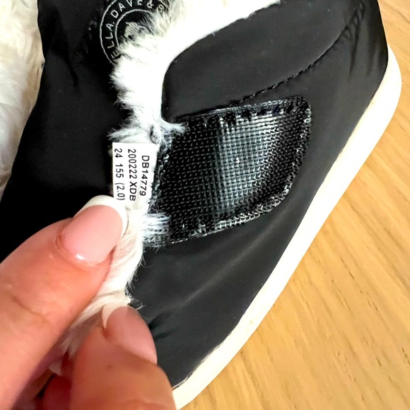 Dave and Bella Toddler Sneakers Size 24 - Picture 6 of 7